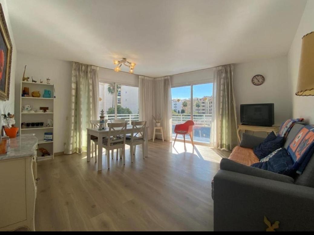 Apartamentos Ch Salou Ruang foto